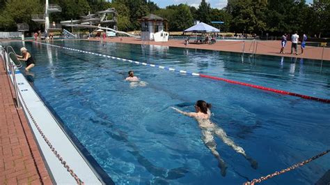 naked women at swimming pool